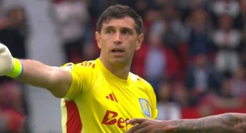 价值一亿的进球裁判可吹可不吹曼联自己不懂比赛该赢不该赢?