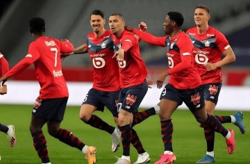 法甲焦点战:里尔主场稳势争席,里昂客场攻势冲前四