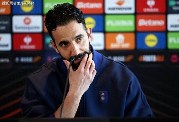 至少再买两人!曼联明确转会窗计划,中场门将会是补足重点对象