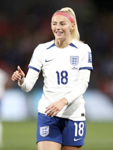 英格兰甜妹凯莉:拥有张柏芝面容和卡洛斯大腿,点球时速超伊萨克