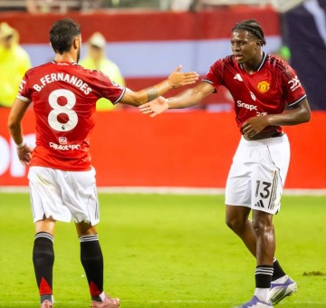 4-1!两连胜 8.2亿豪门笑傲英超内战 20岁小将转型后传射闪耀全场