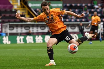 效力球队三个赛季,狼队推出今年若塔的场刊