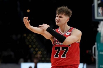 前公牛锋线与西甲球队签约两个月,他在欧锦赛的表现很不理想?