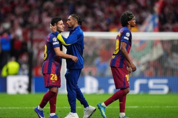 破防？巴萨8000万巨星手势嘲讽马竞：下轮欧冠就回家！遭7万人猛烈嘘声