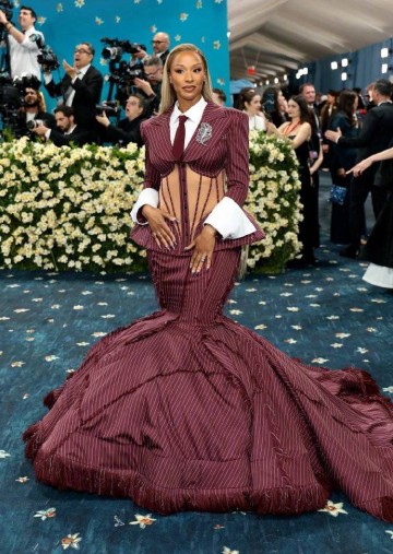 詹姆斯因左膝内侧副韧带扭伤 缺席今年的Met Gala