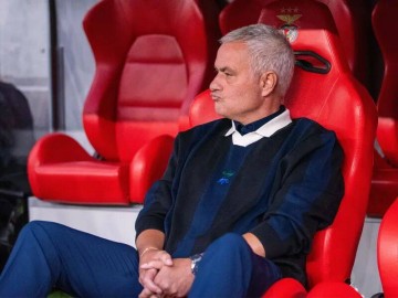 2-0晋级暗藏危机!穆帅罕见认怂,本菲卡一软肋恐遭英超豪门血洗