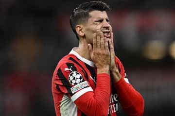 AC米兰寻找“吉鲁型”中锋,莫拉塔或回归意甲联赛