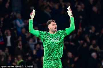 一张老照片引爆欧冠话题:多纳鲁马与国米的未竟缘分,巴黎门神逆转命运!