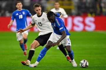 巴萨转会动态:法蒂同意加盟法甲,弗里克钦点德主力中卫